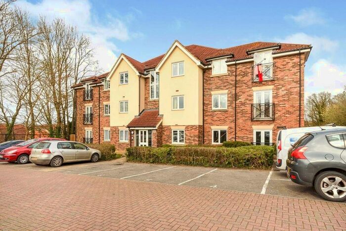 2 Bedroom Flat To Rent In Harris Place, Tovil, Maidstone, Kent, ME15