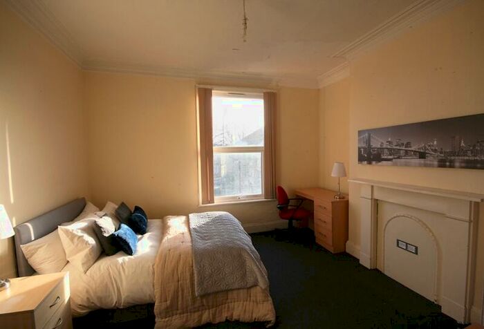 3 Bedroom Apartment To Rent In St Michaels Road, Headingley, Leeds, LS6