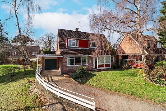 5 Bedroom Detached House For Sale In Dinorben Close, Fleet, GU52