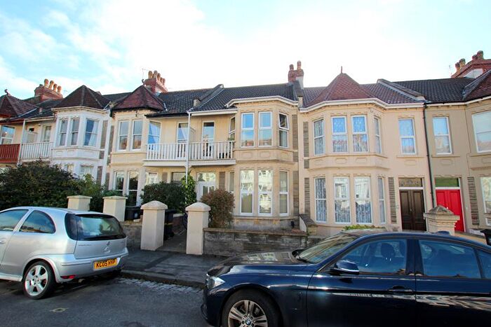 2 Bedroom Flat To Rent In Woodbridge Road - Knowle, BS4