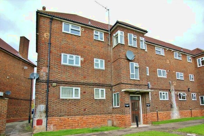 1 Bedroom Apartment To Rent In Middlesborough House, Kingsbridge Circus, Harold Hill, RM3