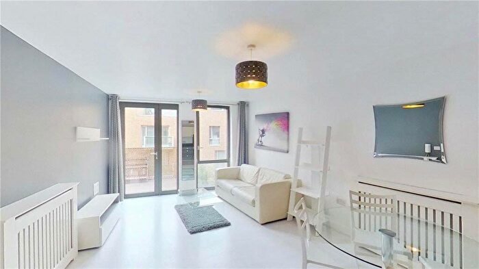 2 Bedroom Flat To Rent In Nelson Walk, Bow, London, E3