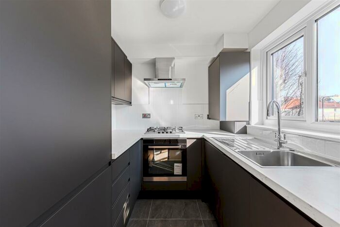 1 Bedroom Apartment To Rent In Greenacre Gardens, Walthamstow, E17