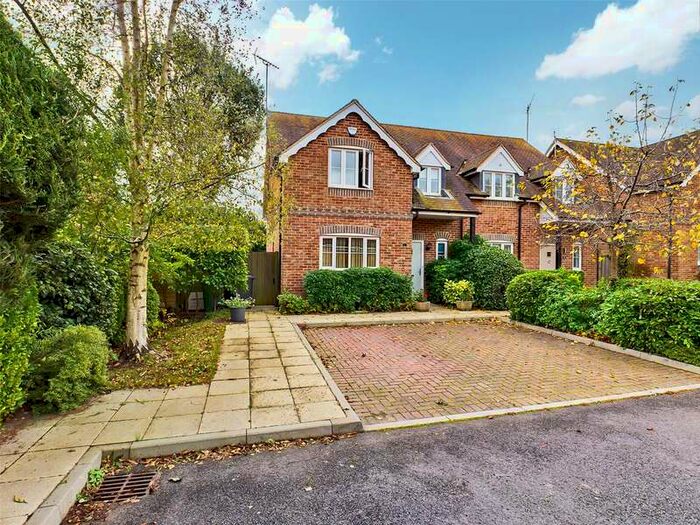 3 Bedroom Semi-Detached House For Sale In 1 Blewburton Close, Mortimer, Reading, Berkshire, RG7