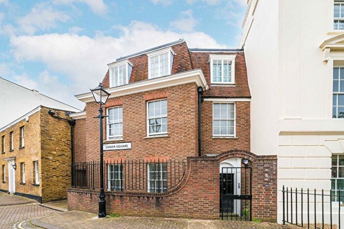 2 Bedroom Flat To Rent In Lower Square, Old Isleworth, TW7