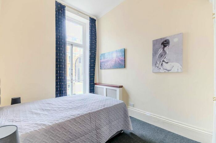 2 Bedroom Flat To Rent In Penywern Road, Earls Court, London, SW5