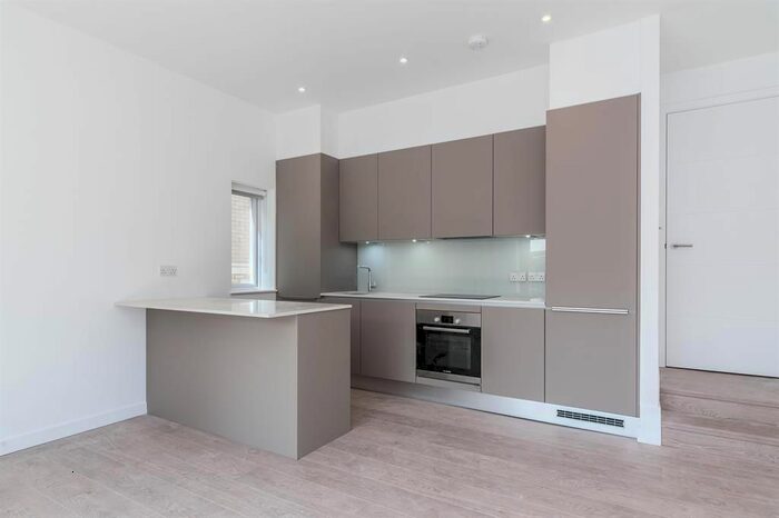 1 Bedroom Flat To Rent In Seven Sisters Road, Finsbury Park, London, N4