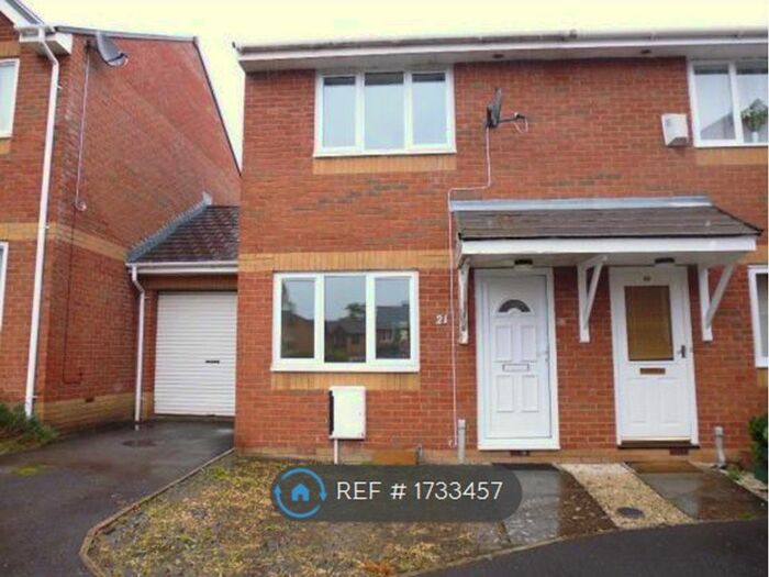 2 Bedroom End Of Terrace House To Rent In Little Parr Close, Bristol, BS16