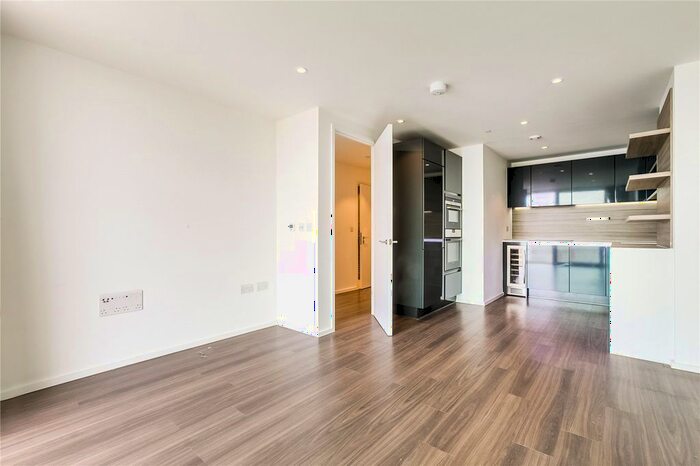 1 Bedroom Flat To Rent In Buckhold Road, Wandsworth Park, SW18