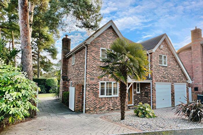 5 Bedroom Detached House For Sale In Hobbs Park, St Leonards, BH24