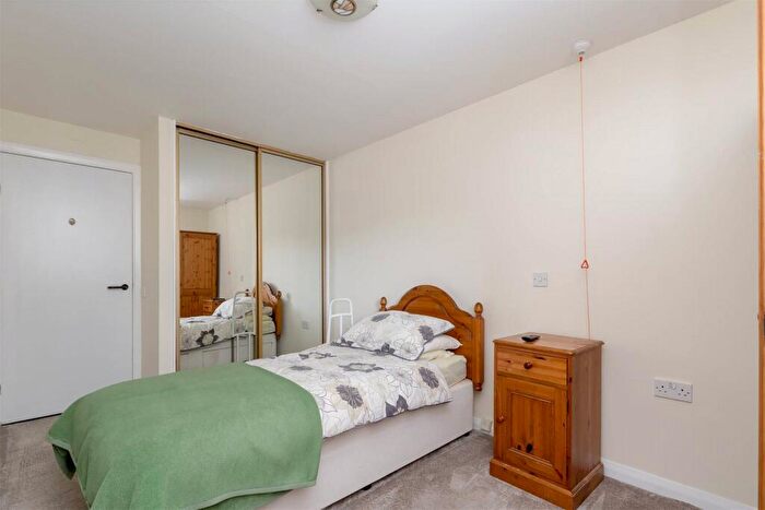 1 Bedroom Flat For Sale In Carlyle Court, Comely Bank Road, Stockbridge, Edinburgh, EH4