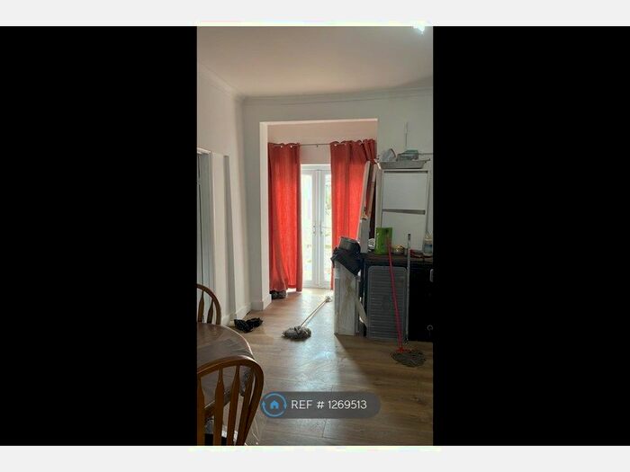 3 Bedroom Semi-Detached House To Rent In Grays, England's, RM17