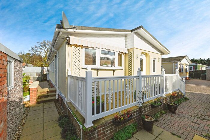 2 Bedroom Mobile/park Home For Sale In Hardwick Road, King's Lynn, PE30