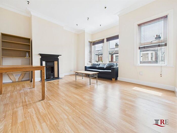 2 Bedroom Flat To Rent In Chapter Road, London, NW2
