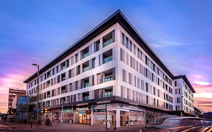 2 Bedroom Flat To Rent In Cromwell Road, Redhill, Surrey, RH1