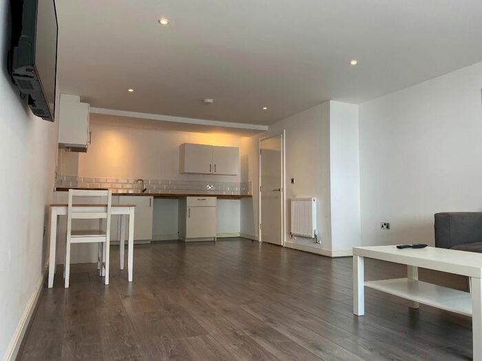 1 Bedroom Flat To Rent In High Street, Runcorn, WA7