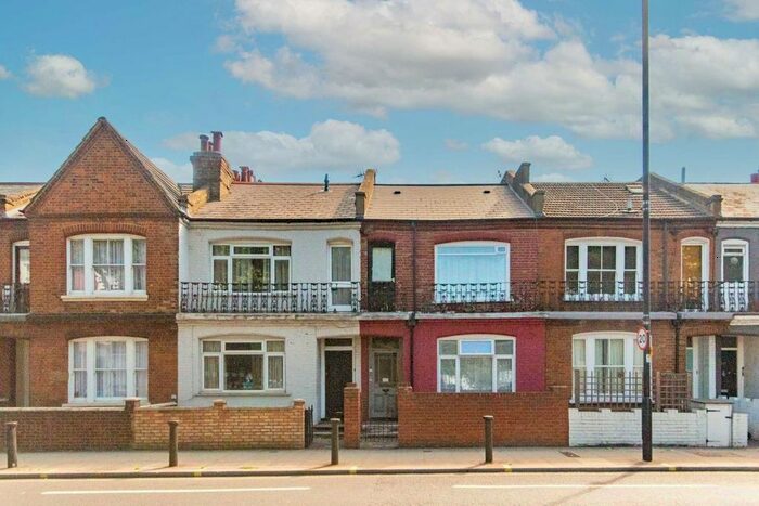 Studio To Rent In Wandsworth Bridge Road, London, SW6