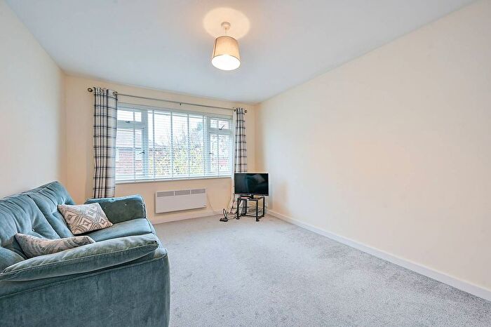2 Bedroom Flat To Rent In Carlyle Road, Ealing, London, W5