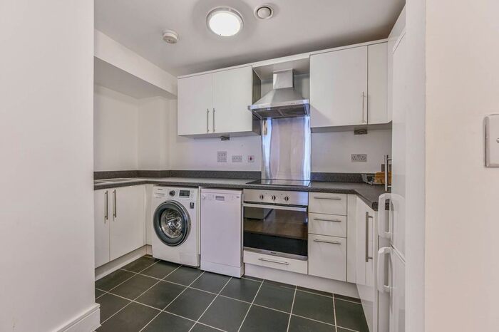 1 Bedroom Flat To Rent In Liberty Street, Oval, London, SW9