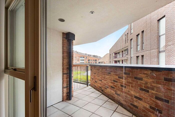 1 Bedroom Flat For Sale In Giles Court, Tabernacle Gardens, London, E2