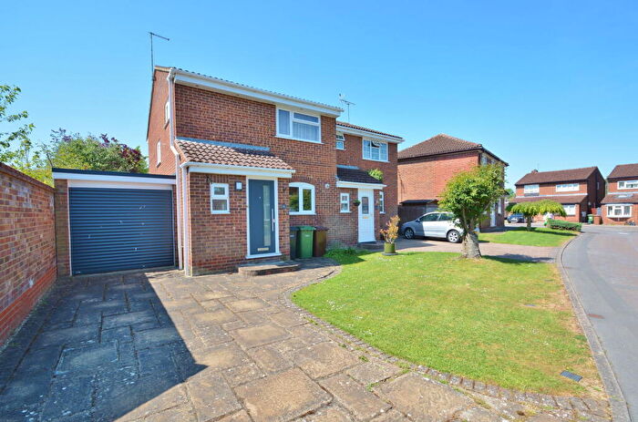 3 Bedroom Semi-Detached House For Sale In Montrose Way, Thame, OX9