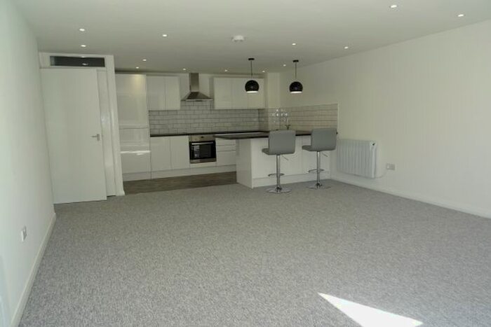 2 Bedroom Flat To Rent In Hurst Hill, Poole, BH14