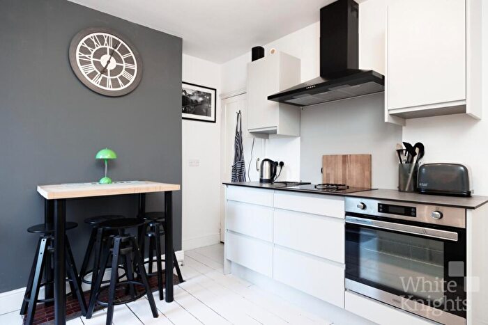 2 Bedroom Terraced House For Sale In Foxhill Road, Reading, Berkshire, RG1