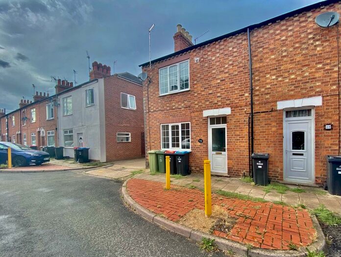 2 Bedroom House To Rent In St.Marys, New Bradwell, MK13