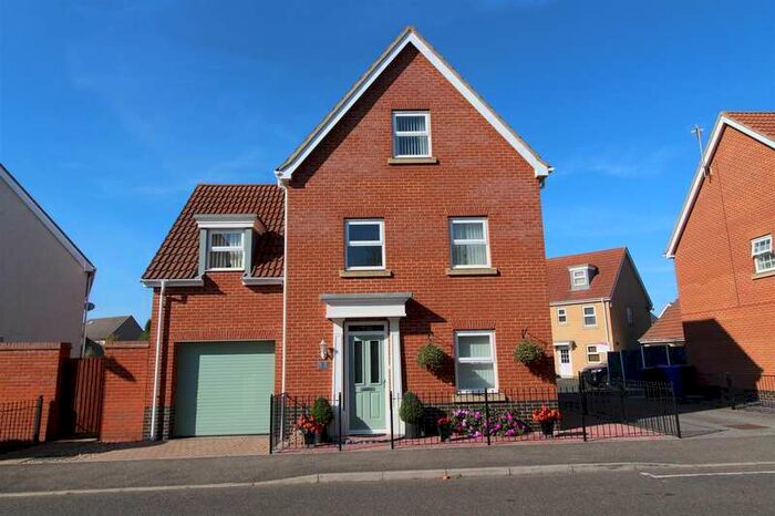 4 Bedroom Detached House For Sale In Selway Drive, Bury St. Edmunds, IP32