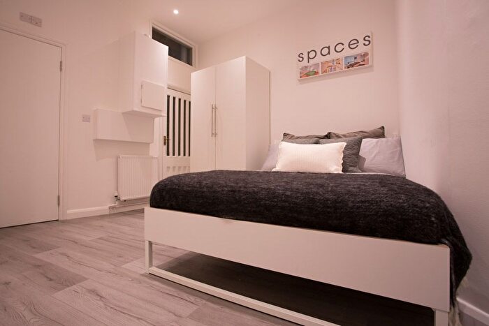 2 Bedroom Flat To Rent In Newington Butts, London, SE11