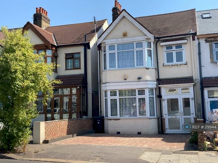 4 Bedroom End Of Terrace House To Rent In The Drive, Ilford, IG1