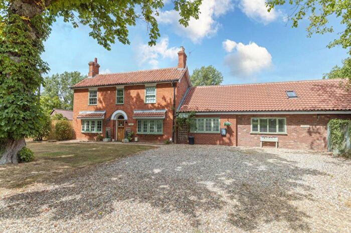 5 Bedroom Detached House For Sale In Red House Farm, Brakefield Green, NR20