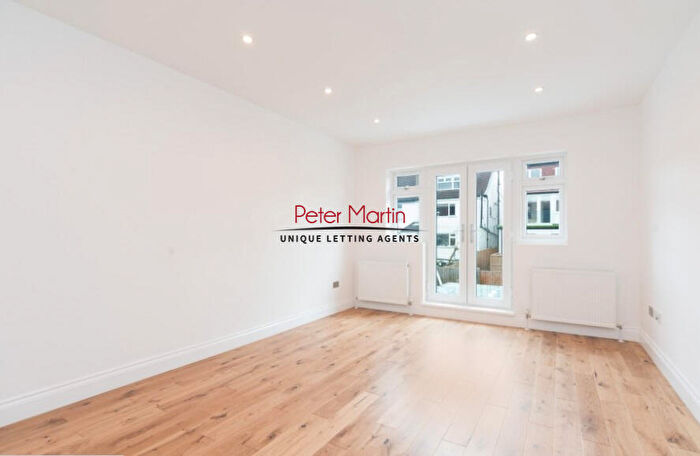 2 Bedroom Apartment To Rent In Rubicon Court, St Andrews Road, Temple Fortune, NW11