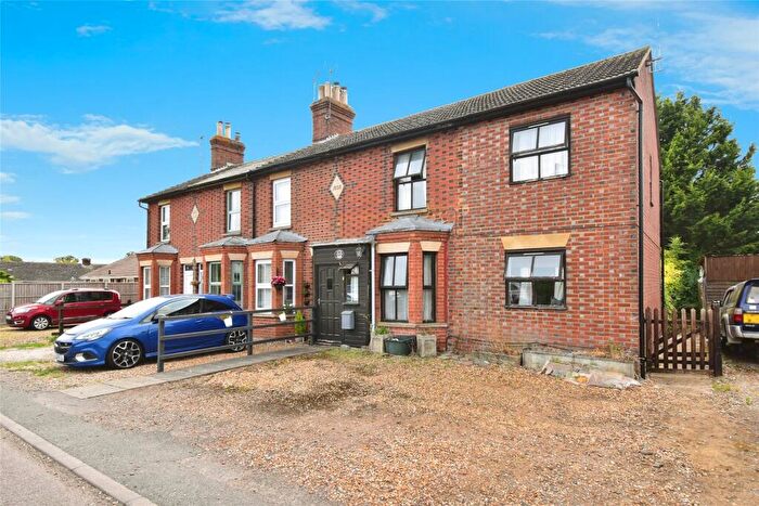 4 Bedroom End Of Terrace House For Sale In Lokes Cottages, Ledburn, LU7