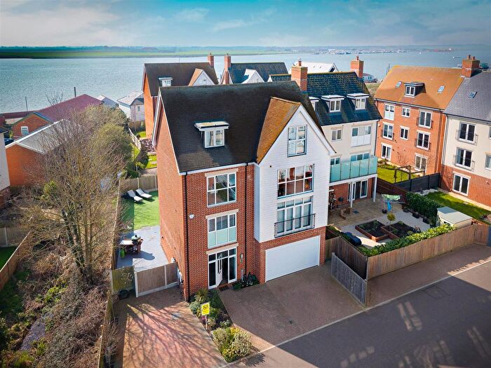 5 Bedroom Property For Sale In Remembrance Avenue, Burnham-On-Crouch, CM0