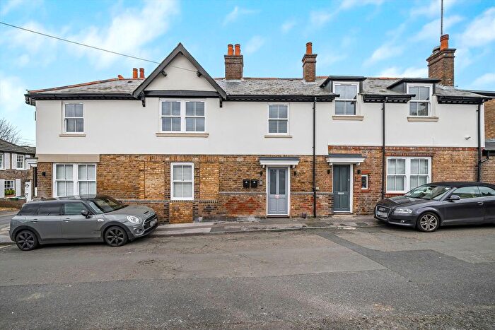 1 Bedroom Flat For Sale In Cross Road, Weybridge, KT13