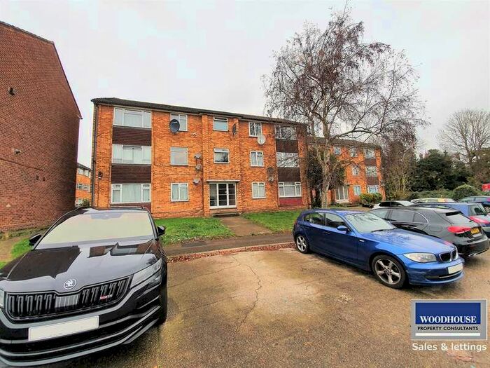2 Bedroom Flat To Rent In Oxford Close, Cheshunt, Waltham Cross, EN8