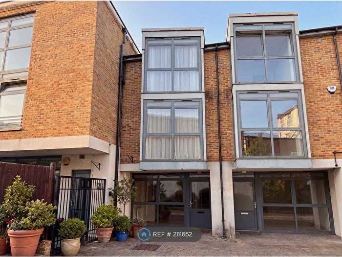 2 Bedroom Terraced House To Rent In Isabella Mews, London, N1