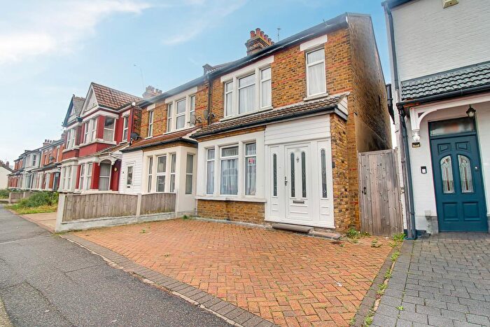 3 Bedroom Semi-Detached House For Sale In Richmond Avenue, Shoeburyness, Southend-on-Sea, SS3