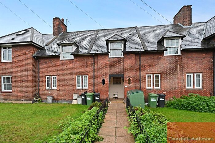 3 Bedroom Terraced House For Sale In Henchman Street, East Acton, W12
