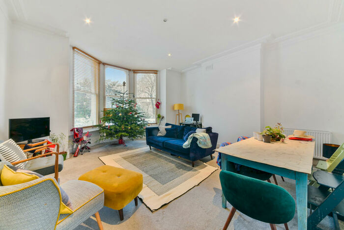 2 Bedroom Apartment To Rent In East Dulwich London, SE22