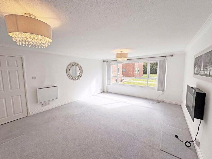 2 Bedroom Flat For Sale In Ground Floor Flat, Wharfedale Court, Chester Avenue, Poulton-Le-Fylde, FY6