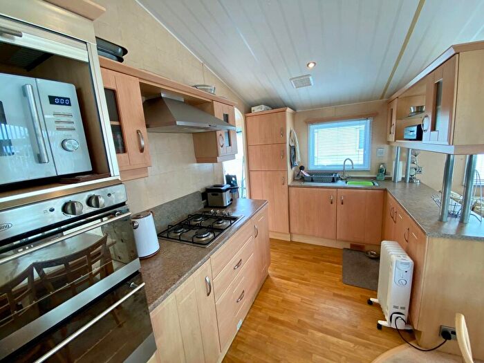 2 Bedroom Caravan For Sale In Perowne Way, Sandown, PO36
