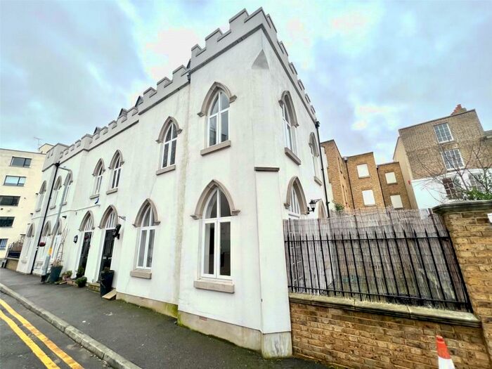 3 Bedroom End Of Terrace House To Rent In Adelaide Gardens, Ramsgate, Kent, CT11