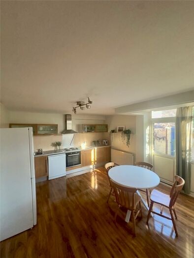 3 Bedroom Maisonette To Rent In Black Prince Road, London, SE11