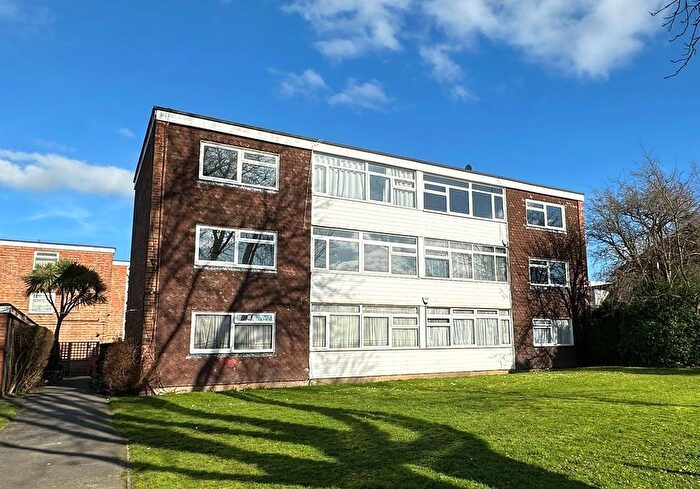 2 Bedroom Flat For Sale In Flat Park Lawn, Parchmore Road, Thornton Heath, Surrey, CR7