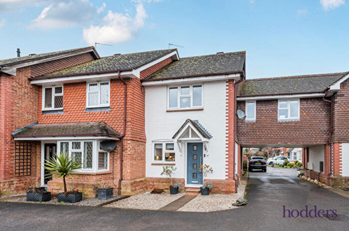 3 Bedroom End Of Terrace House For Sale In Ottershaw, Surrey, KT16