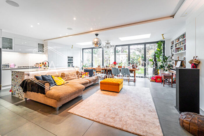 4 Bedroom Semi-Detached House To Rent In Chamberlayne Road, Kensal Rise, London, NW10