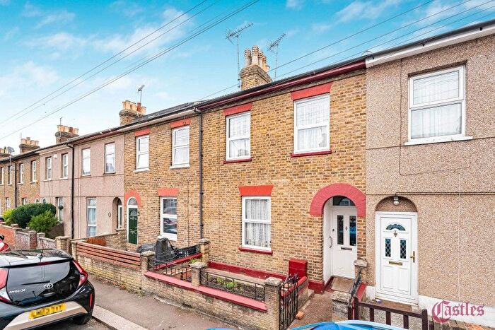 2 Bedroom Property To Rent In Medcalf Road, Enfield, EN3