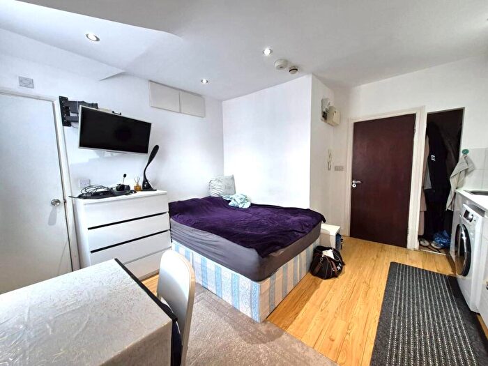 Studio To Rent In High Road, N22